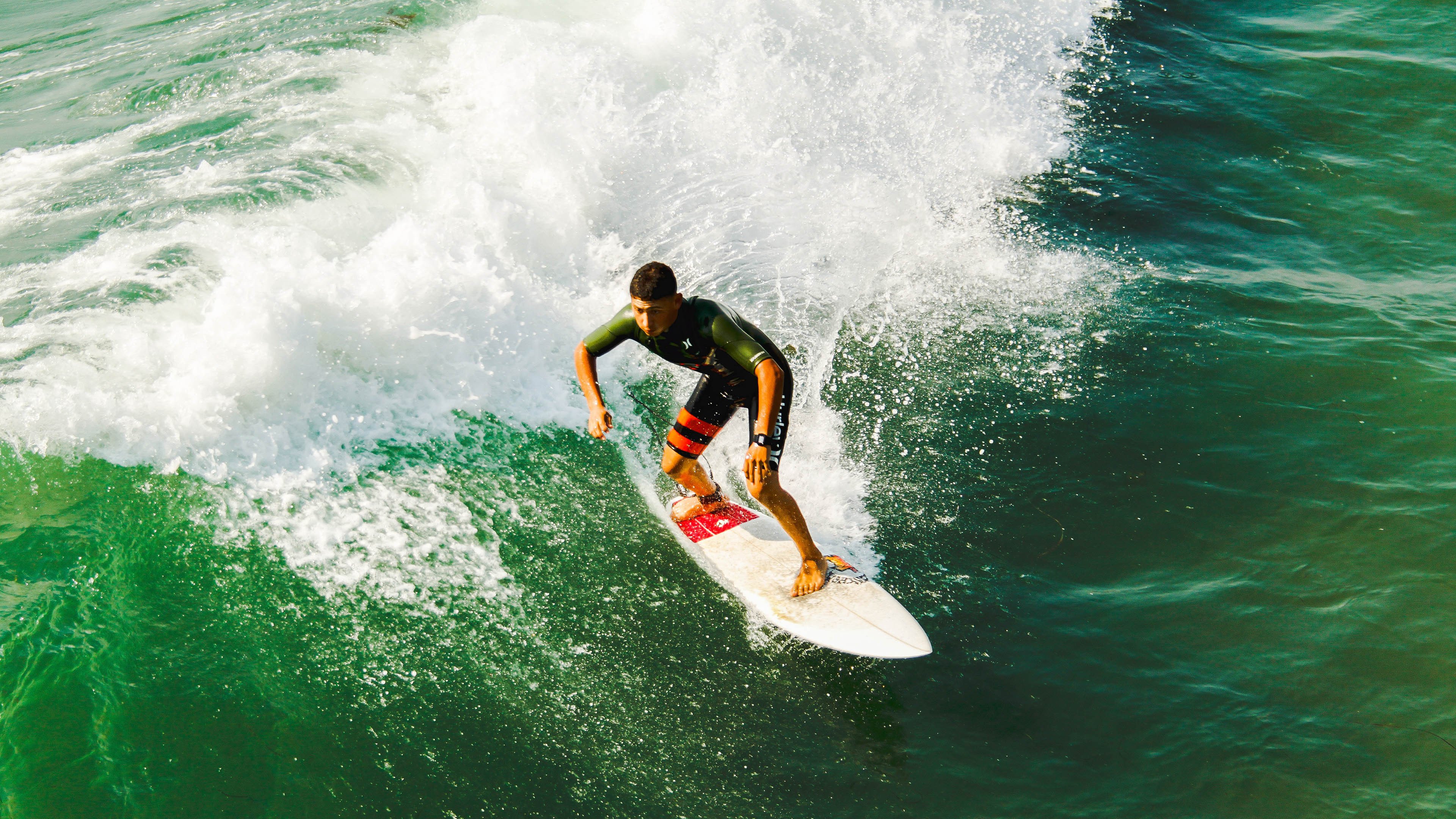 开云娱乐-_时尚元素融入比赛，运动装备引领潮流_，时尚元素2021