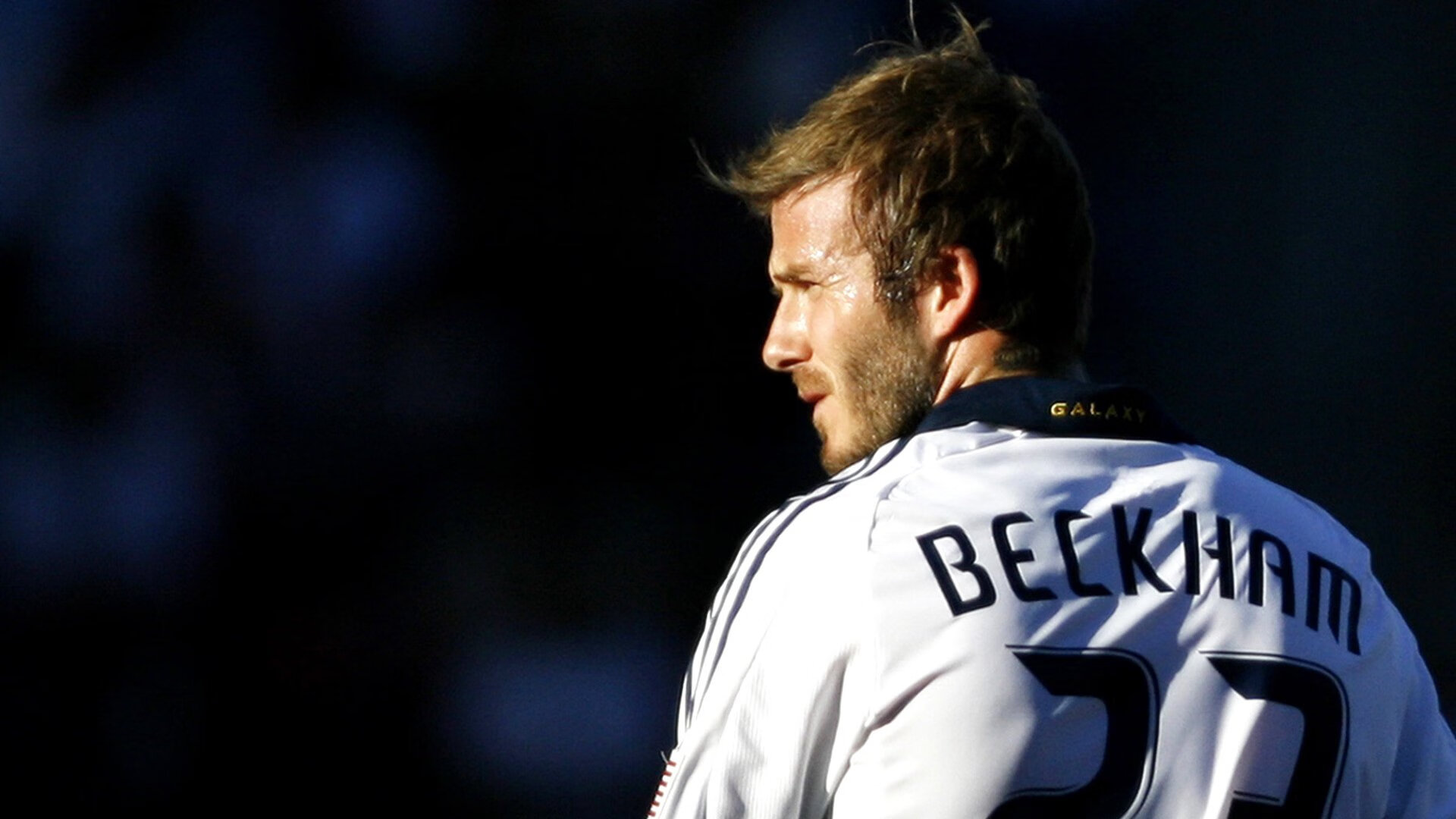 托桑·埃夫布奥姆万在NBA常规赛中首次亮相,埃托奥和布冯相视一笑