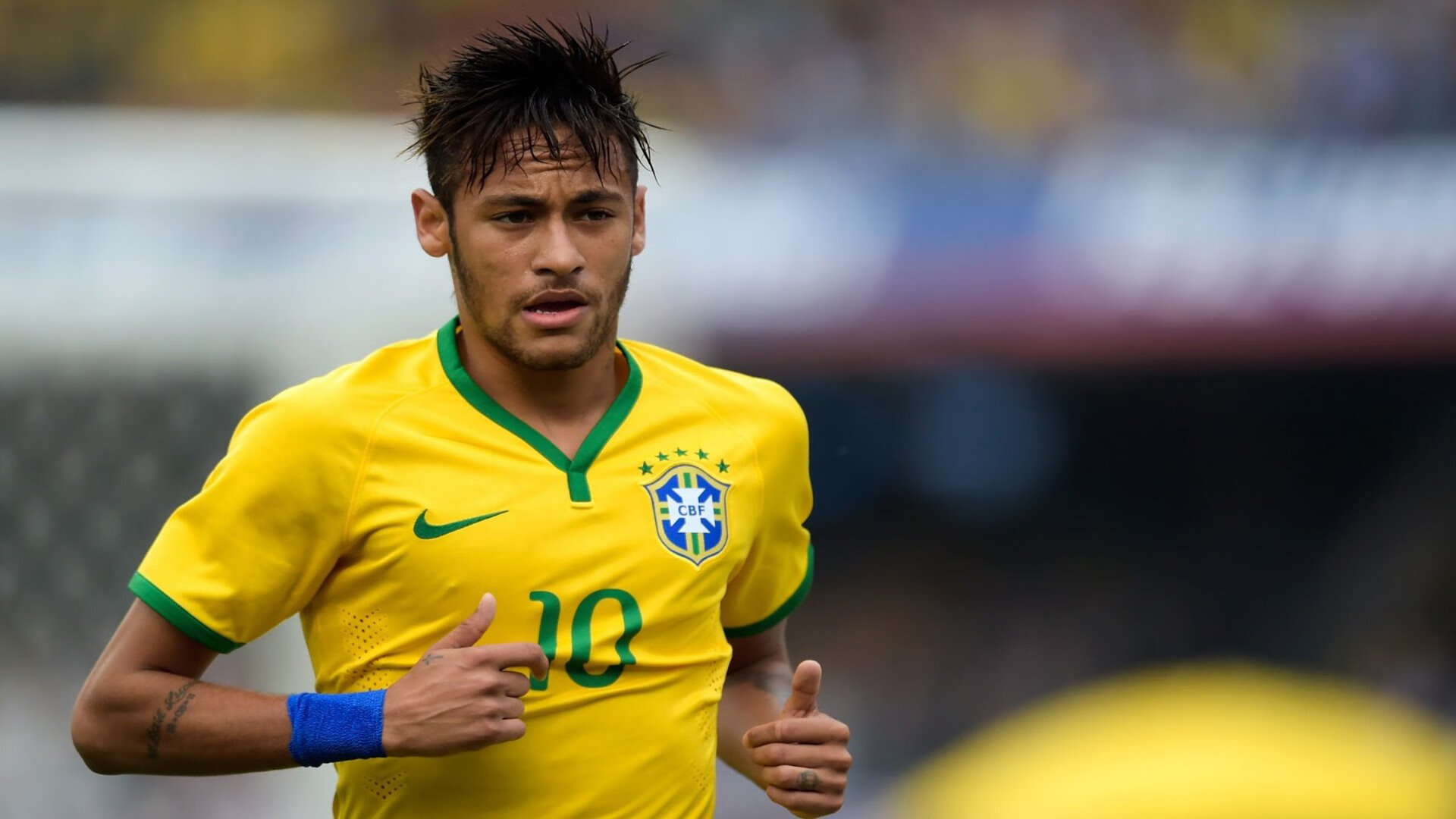 荷兰马术协会引入智能马鞍系统，实现实时数据监测与分析，提升骑乘体验。